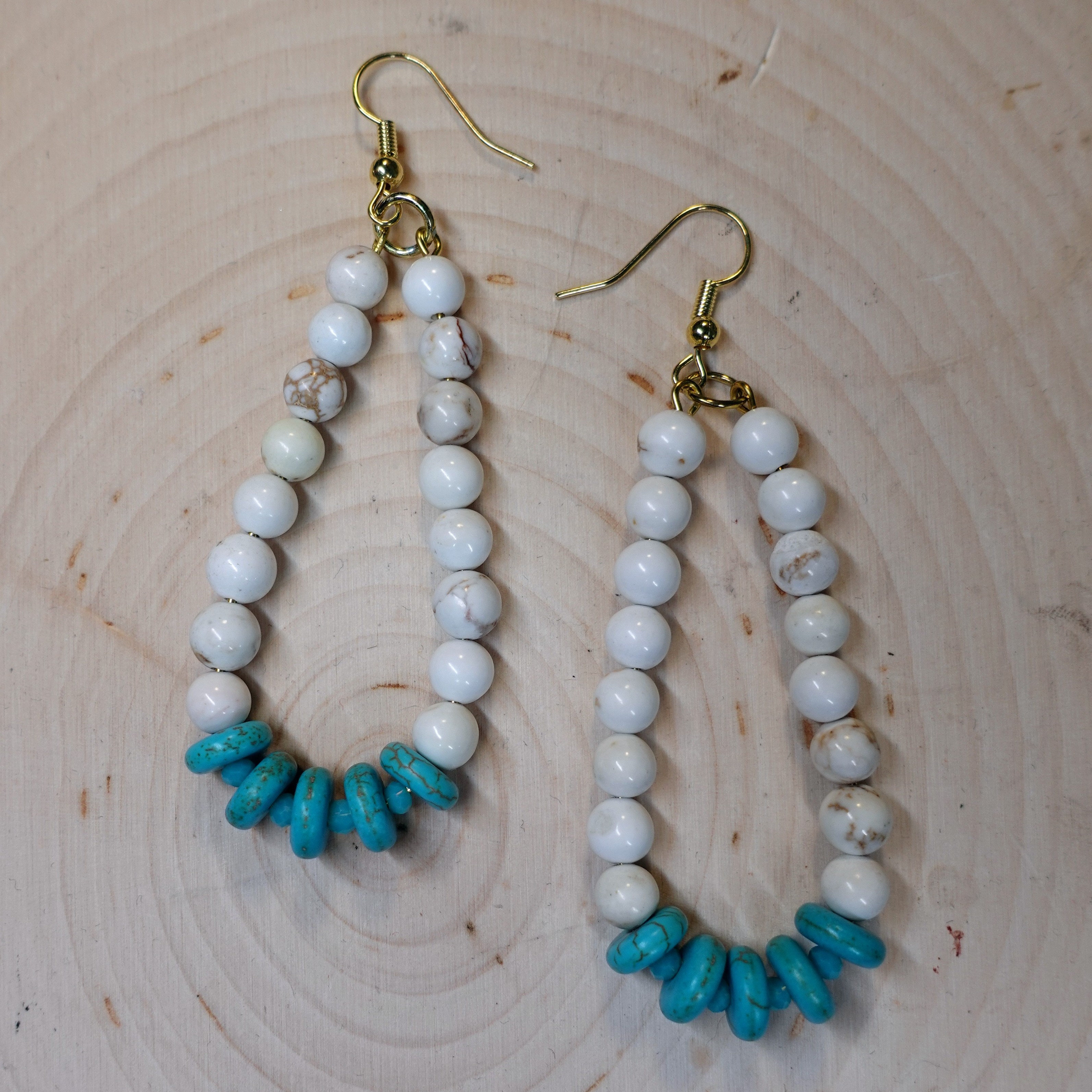 Turquoise Khiŋíŋ-Stone Loop Earrings